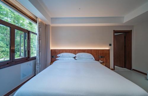 Wulingyuan House | Oceanfront Fuxi-21 Homestay with Pool and Hot Tub Amenities