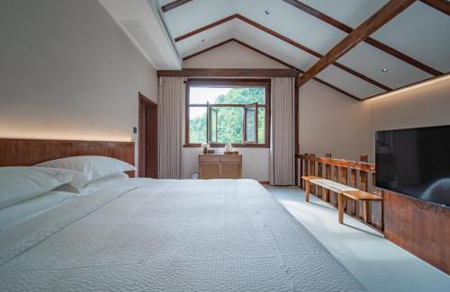 Wulingyuan House | Oceanfront Fuxi-21 Homestay with Pool and Hot Tub Amenities
