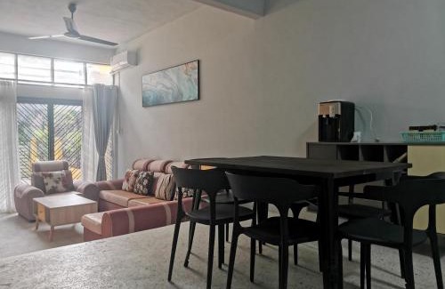 Kuah Apartment | Idyllic Fuxi Holiday Villa in Nagoya with Pool & Breakfast