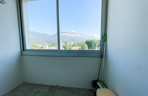 Saint-Martin-d'Heres Apartment | Discover The Art of Living in Our Renovated Retreat