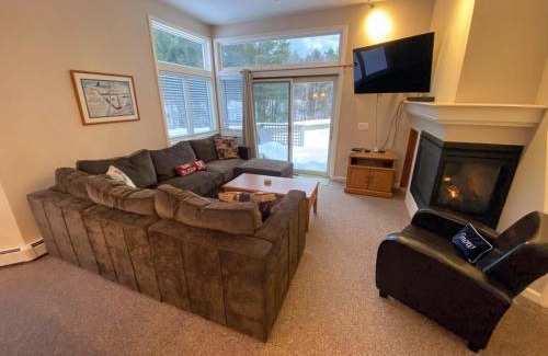 Bretton Woods Apartment | Pet-Friendly Retreat Steps from Golf Course & Mt Washington