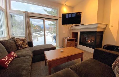 Bretton Woods Apartment | Pet-Friendly Retreat Steps from Golf Course & Mt Washington