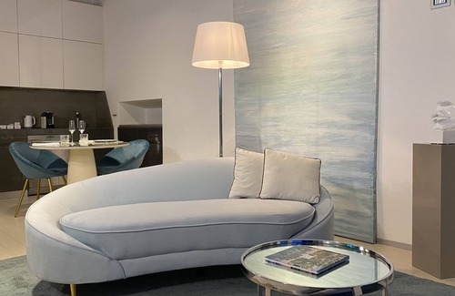 Arona Apartment | Romantic FWL Escape by the Lake with Private Garden Retreat