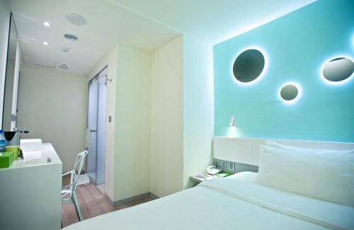 Cianjin District Hotel | Discover FX INN Kaohsiung: Family-Friendly with Top Reviews