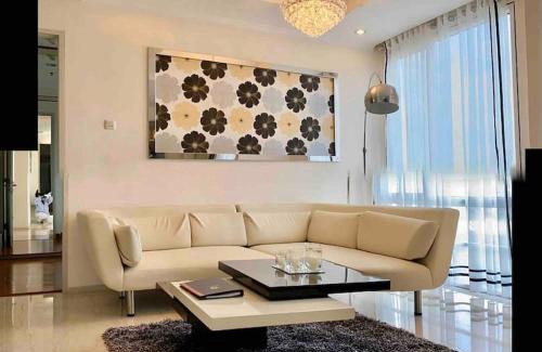 Senayan Apartment | Experience Comfort at FX Sudirman 28 - Rated 9/10