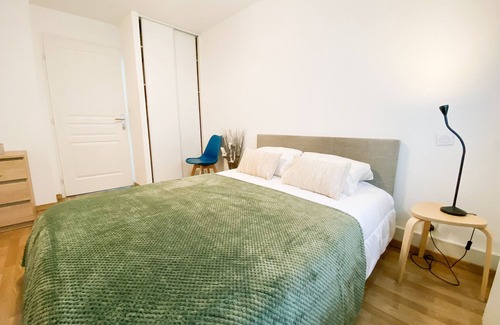 Quartier Chorier-Berriat Apartment | Experience The Vallier-Livération: Pet-Friendly & Full Amenities