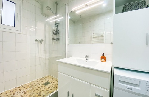 Quartier Chorier-Berriat Apartment | Experience The Vallier-Livération: Pet-Friendly & Full Amenities