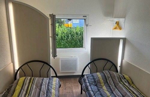Saint-Pol-sur-Mer Hotel | Budget-Friendly FYL hôtel Saint Pol with Breakfast & Family Perks