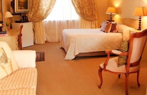 Riversdale House | Inviting Fynbos Guesthouse in Riversdale with Pool & Dining