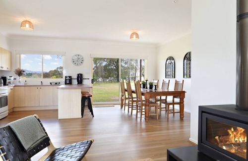 Hartley House | Fynn's Run: Perfect Family Retreat with Pet-Friendly Amenities