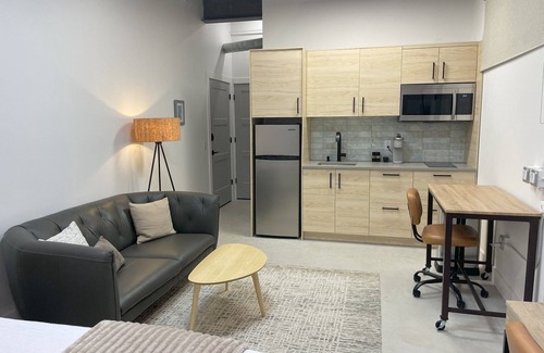 Arena District Apartment | Fyrebird Place: 5-Bedroom Industrial Loft with Private Pavilion & Yard