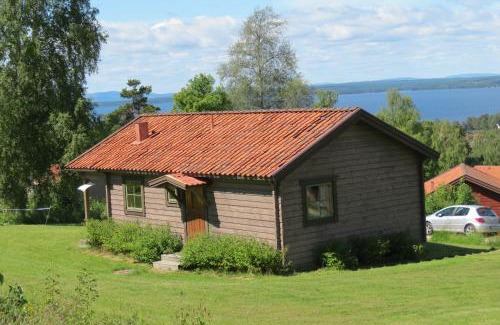 Rattvik Cabin | Cozy Fyrklöverns Stugby: Family & Pet-Friendly Retreat