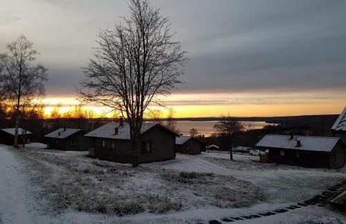 Rattvik Cabin | Cozy Fyrklöverns Stugby: Family & Pet-Friendly Retreat