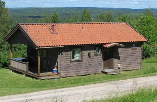 Rattvik Cabin | Cozy Fyrklöverns Stugby: Family & Pet-Friendly Retreat