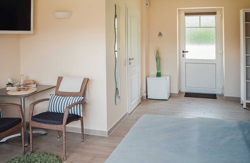 Alt Gaarz Apartment | FZ 9-11 / 2-room-rooms without kitchen (48m², 4 pers.) - Family- Ferienhof *** Ostseeland Rerik