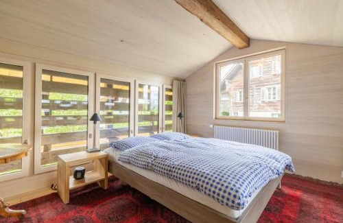 Tscheppach Apartment | Guest Rated 9.7: Oceanfront Gädeli with Family-Friendly Amenities