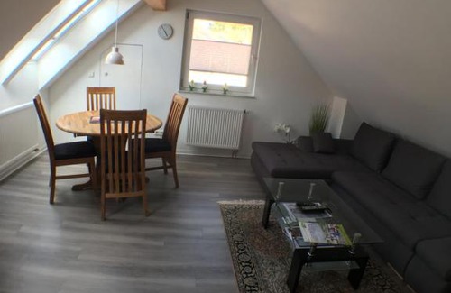 Eningen Apartment | Highly Rated Gäste-Appartement-Kirsammer with Breakfast Included
