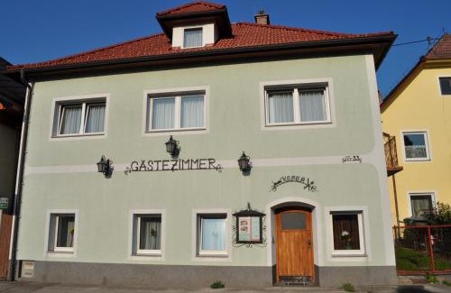 Micheldorf in Oberoesterreich Hotel | Gästehaus Geigenbauer: Pet-Friendly Retreat with Pool
