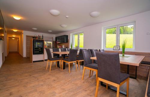 Sankt Leonhard bei Freistadt Bed & Breakfast | Gästehaus Weitblick: Family-Friendly Retreat with 9.4 Rating