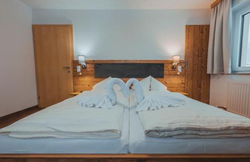 Sankt Martin am Tennengebirge House | Gästehaus Eder: Family-Friendly with Oceanfront Views