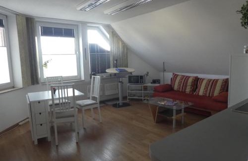 Olvenstedt Apartment | Gäste-und Ferienwohnung Magdeburg Alt-Olvenstedt, zwei Schlafzimmer, Treppenlift, ruhige Lage, Nähe Klinikum und Abfahrten A 2 und A 14