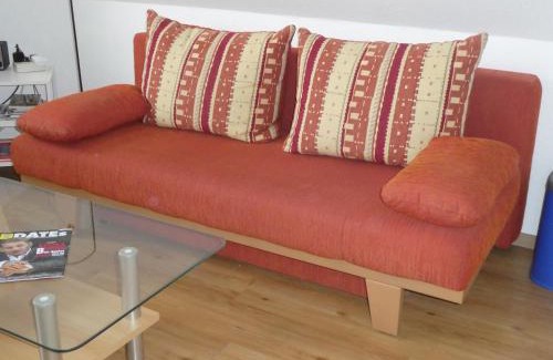 Olvenstedt Apartment | Gäste-und Ferienwohnung Magdeburg Alt-Olvenstedt, zwei Schlafzimmer, Treppenlift, ruhige Lage, Nähe Klinikum und Abfahrten A 2 und A 14