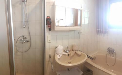 Steindorf am Ossiacher See Apartment | Oceanfront Gästehaus Struggl - Rated 9.6/10 for Families