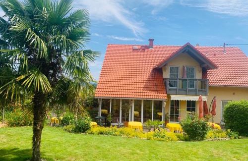Neustadt-Hambach House | Pet-Friendly Gästehaus Helbighof with Oceanfront Views