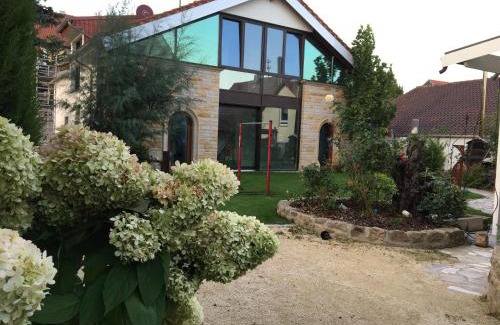 Neustadt-Hambach Hotel | Family-Friendly Gästehaus Alte Glaserei with 9.4/10 Rating