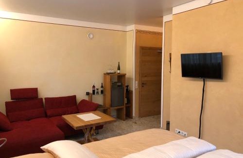 Neustadt-Hambach Hotel | Family-Friendly Gästehaus Alte Glaserei with 9.4/10 Rating