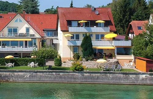 Immenstaad am Bodensee House | Beachfront Getaway: Gästehaus am Bodensee, 4-Star Retreat