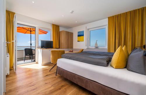 Immenstaad am Bodensee House | Beachfront Getaway: Gästehaus am Bodensee, 4-Star Retreat