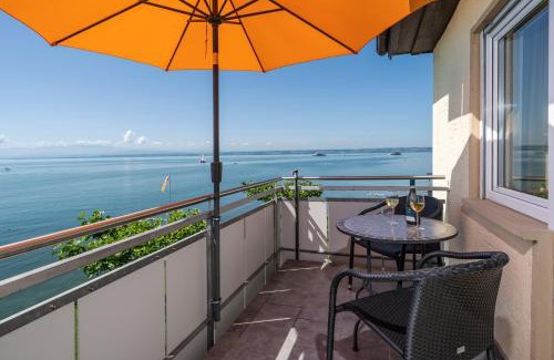 Immenstaad am Bodensee House | Beachfront Getaway: Gästehaus am Bodensee, 4-Star Retreat
