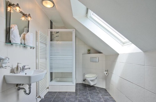 Leiwen House | Family-Friendly Gästehaus Alexanderhof with Breakfast Included