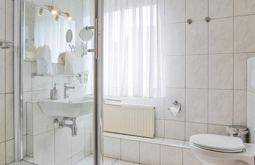 Leiwen House | Family-Friendly Gästehaus Alexanderhof with Breakfast Included