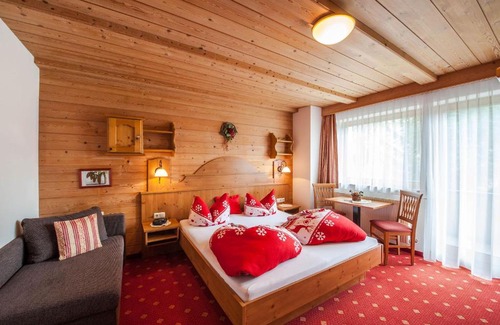 Berwang House | Pet-Friendly Gästehaus Alpenblick with Oceanfront Views