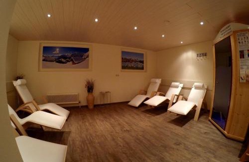 Vorderlanersbach House | Explore Gästehaus Alpenland: Family-Friendly Getaway