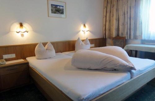 Vorderlanersbach House | Explore Gästehaus Alpenland: Family-Friendly Getaway