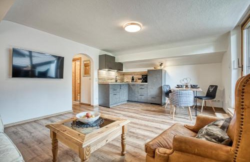 Kruen House | Gästehaus Alpina: Oceanfront Retreat with Spa & Family Perks
