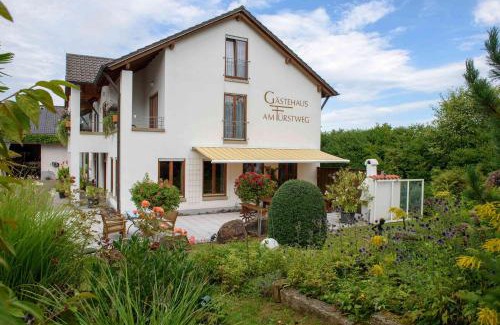 Heuchelheim-Klingen House | GÄSTEHAUS AM FÜRSTWEG: Oceanfront Retreat with Breakfast