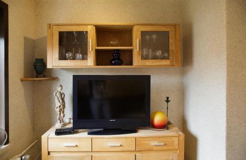 Ilsenburg Apartment | Pet-Friendly Gästehaus am Kirschberg with Breakfast Included
