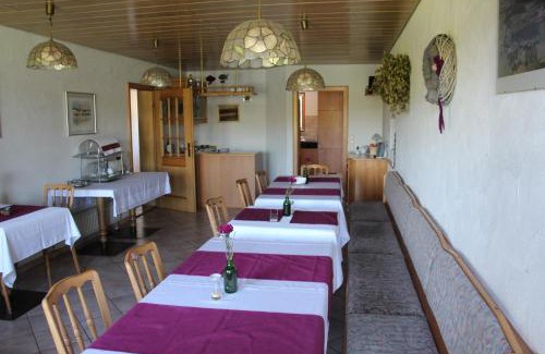 Tettnang House | Family-Friendly Gästehaus am Muttelsee with Oceanfront Views