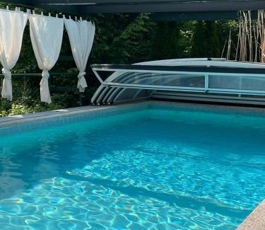 Voecklabruck Hotel | Discover Gästehaus am Stadtpark: Pet-Friendly Retreat