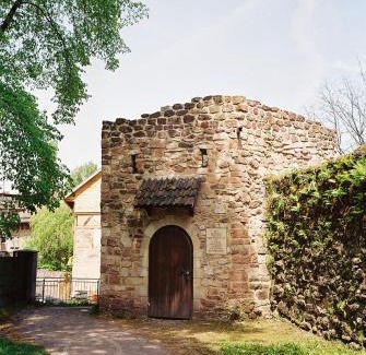 Eisenach House | Family-Friendly Gasthof-Gästehaus am Storchenturm Awaits