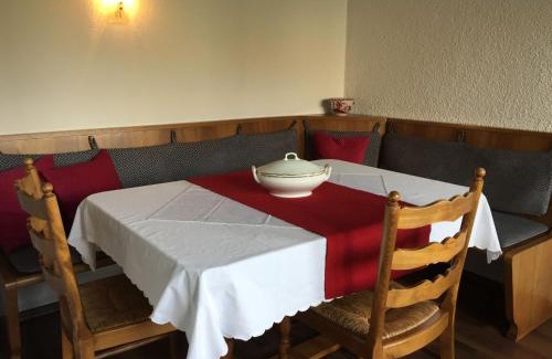 Weil am Rhein House | Family-Friendly Retreat at Gästehaus am Weiher