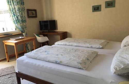 Weil am Rhein House | Family-Friendly Retreat at Gästehaus am Weiher