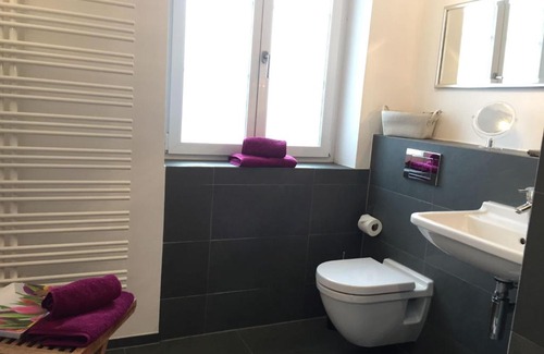 Weil am Rhein House | Family-Friendly Retreat at Gästehaus am Weiher