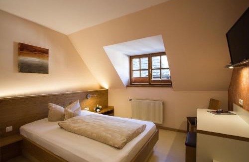 Prichsenstadt Hotel | Pet-Friendly Gästehaus am Westtor with High Guest Ratings