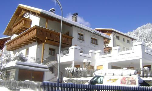 Kauns Apartment | Oceanfront Relaxation at Gästehaus Annemarie - Rated 9.2