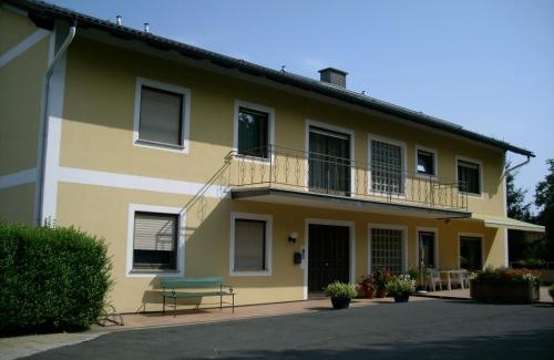 Sankt Martin an der Raab House | Pet-Friendly Gästehaus Steinmetz with Family Amenities